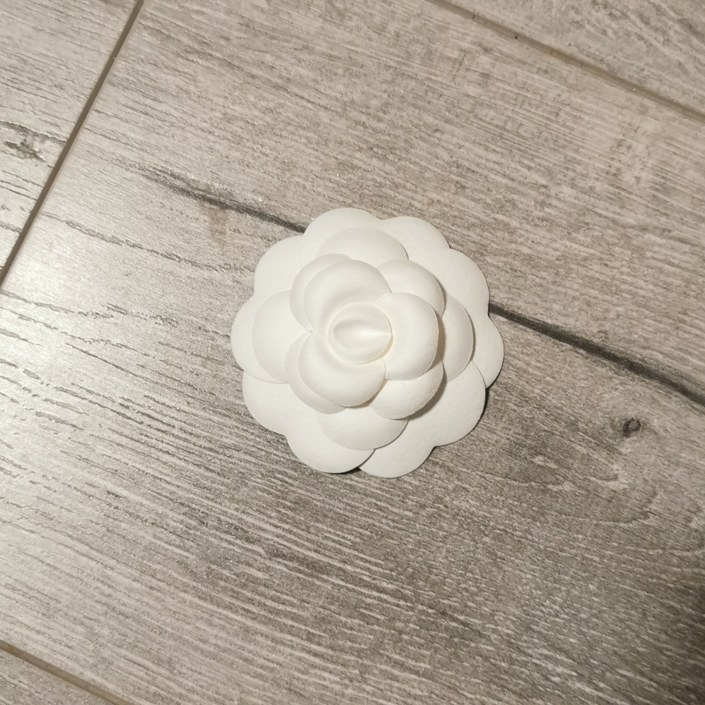 Chanel Paper CAMÉLIA Stick On